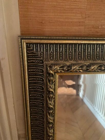 Carved wood mirror with rais-de-coeur and...