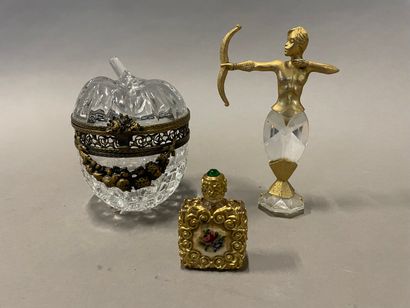 Lot of display items :

Crystal box in the...