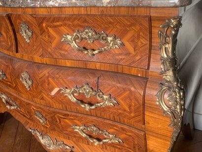 Veneered chest of drawers with five drawers,...