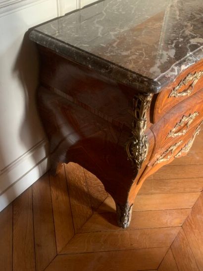 Veneered chest of drawers with five drawers,...