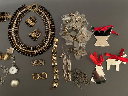 Lot of costume jewellery