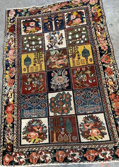 Persian carpet Bakthiar, Fara-Dombé

Four...