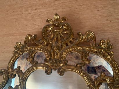 Important carved and gilded wood mirror with...