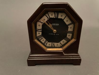 
JAEGER LECOULTRE

Réveil de voyage en bachélite....