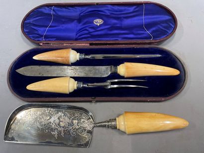 MAPPIN&WEBB.

Steel chopping set, horn handle

Worn,...