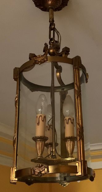 Gilt bronze lantern with three lights

Louis...