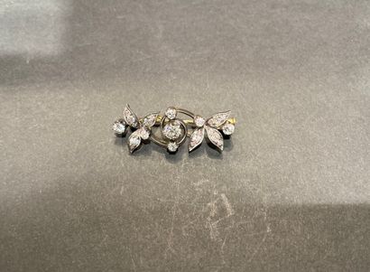 Broche barrette en forme de feuilles pavées...