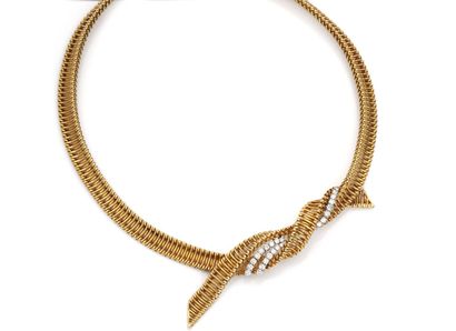 Collier ruban souple en or jaune noué au...