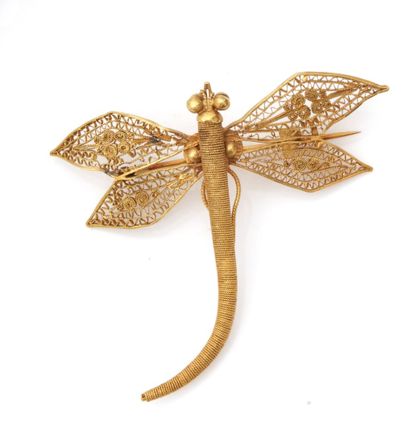 Broche libellule en or jaune filigrané.
Poids...
