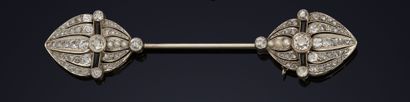 Épingle de châle ornée de deux motifs ovales...