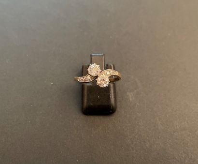 Bague toi et moi ornée de deux brillants...