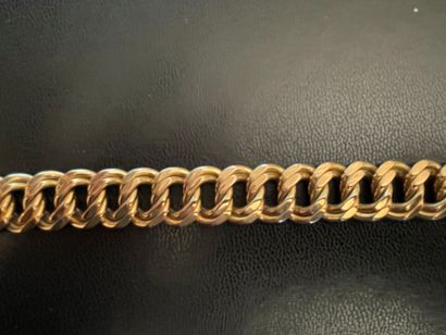 Bracelet chaîne maille américaine en or jaune.
Travail...
