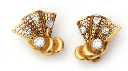 Paire de clips d'oreilles en forme de ruban...