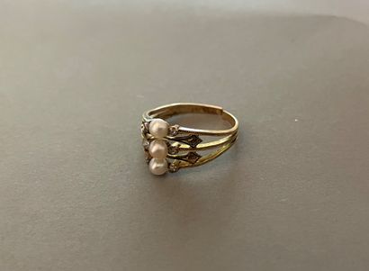 Bague trois corps en or jaune, chacun orné...