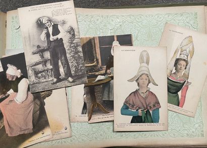 Lot d'albums photos anciens 

et petite collection...