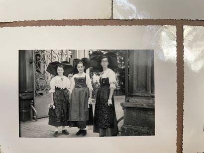 Lot d'albums photos anciens 

et petite collection...