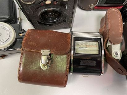 Lot d'appareils et matériel photographique...