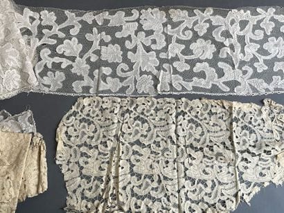 Lot de dentelles anciennes application d'Angleterre,...
