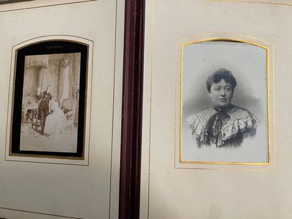 Lot d'albums photos anciens 

et petite collection...