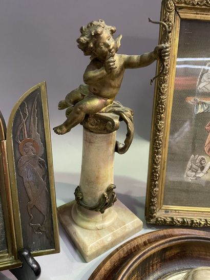 Tête en bois sculpté
Angelot en bronze sur...