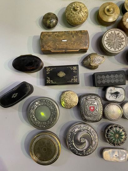 Strong lot of small fly boxes, pill boxes,...