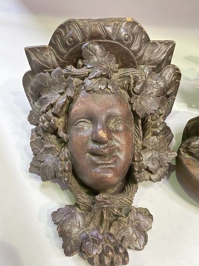 Tête en bois sculpté
Angelot en bronze sur...