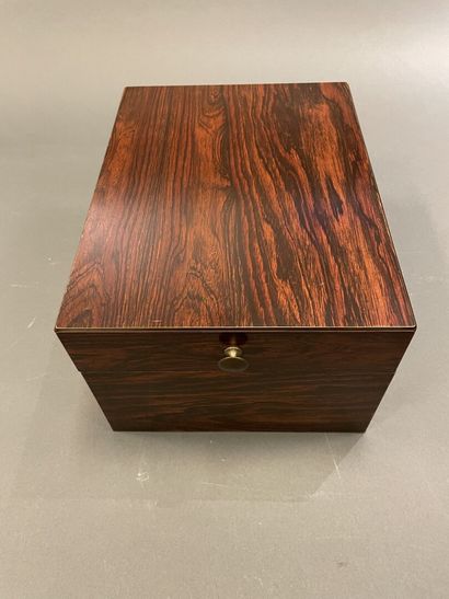 Rosewood veneer box
17 x 23 x 30 cm
Wear...