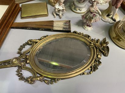 Lot de bibelots, gravures, miroir en bronze,...