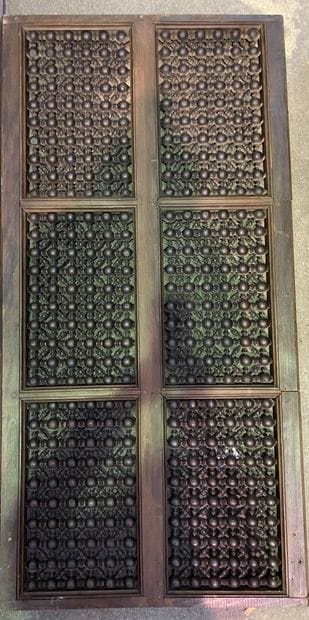 Moucharabieh panel in openwork wood decorated...