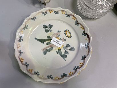 Lot de vaisselles comprenant assiettes et...