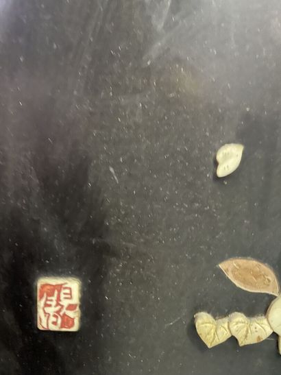 Small screen with four leaves decorated with...