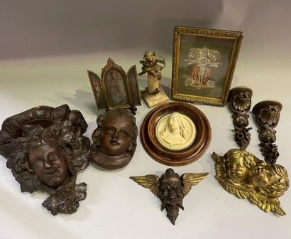 Tête en bois sculpté
Angelot en bronze sur...