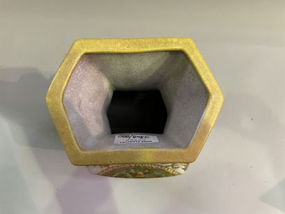Baluster vase in cracked porcelain decorated...