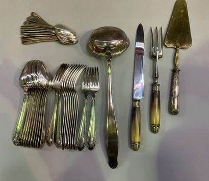 Lot de métal argenté : Partie de ménagère...
