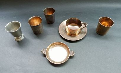 Timbale, soucoupe et sa tasse en argent....