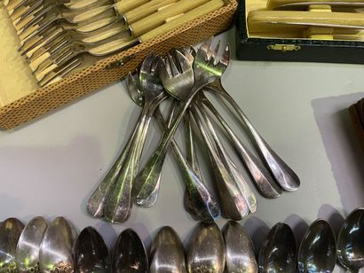 Lot de métal argenté : Partie de ménagère...