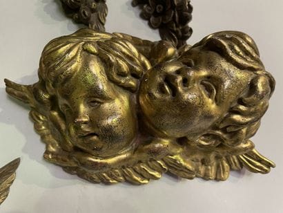 Tête en bois sculpté
Angelot en bronze sur...