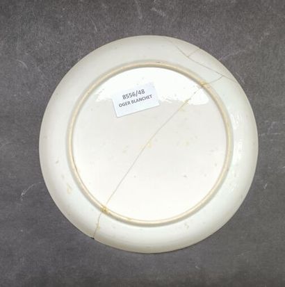 Small porcelain plate decorated with a spinner...
