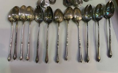 Lot de métal argenté : Partie de ménagère...