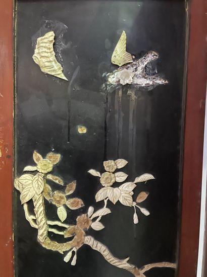 Small screen with four leaves decorated with...