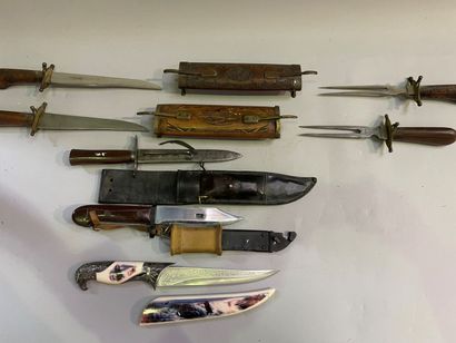 Lot of various hunting knives.