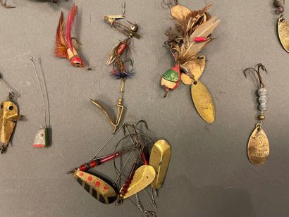 Lot of antique lures in painted wood, metal,...