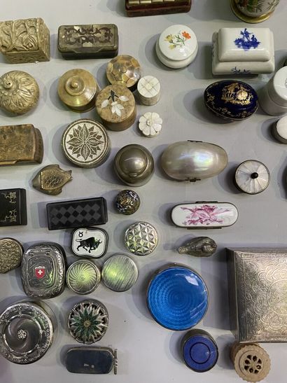 Strong lot of small fly boxes, pill boxes,...