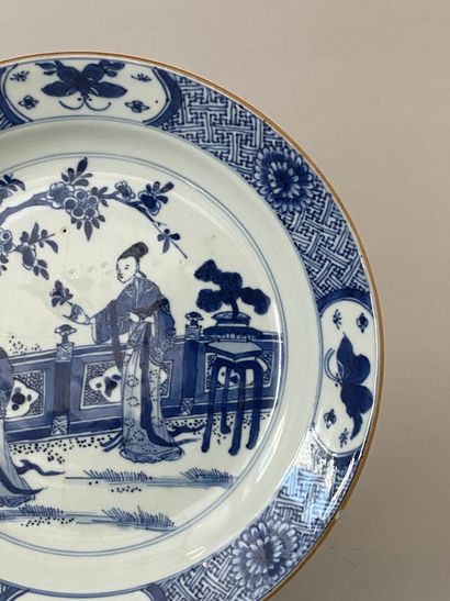 CHINE
Deux assiettes en porcelaine à décor...