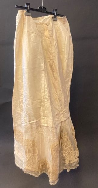 Eléments de costume d'une garde-robe bourgeoise,...