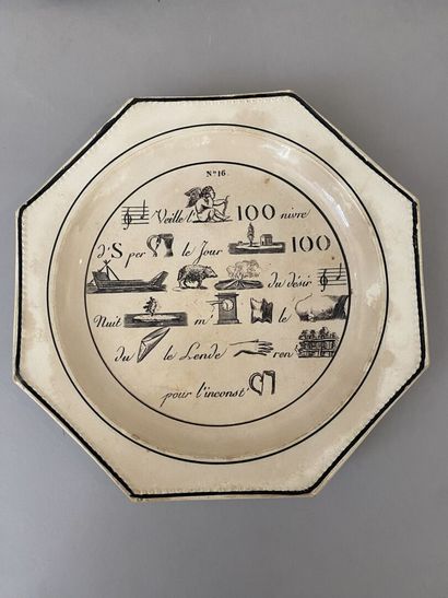 Trente et une assiettes octogonales en faïence...