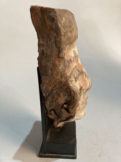 Tête de dignitaire
Bois sculpté avec polychromie
Provenant...