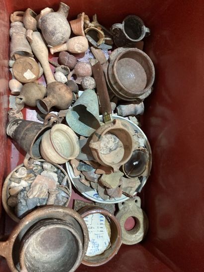 Mannette d'archéologie de provenances diverses...