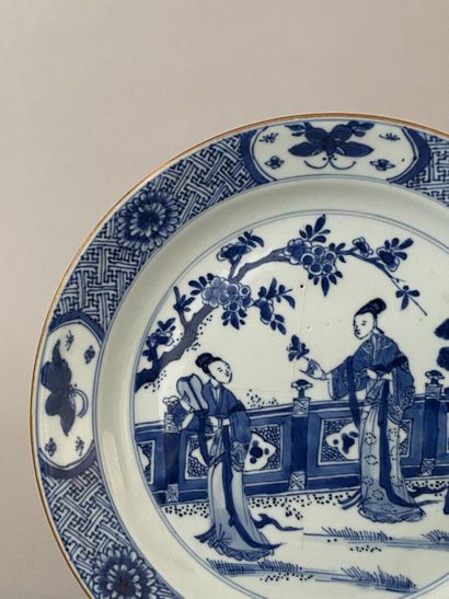 CHINE
Deux assiettes en porcelaine à décor...