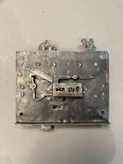 Deux éléments de serrurerie anciens en fer...